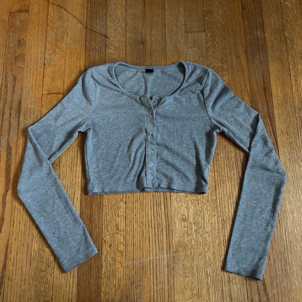 Gray Long Sleeve Crop Top